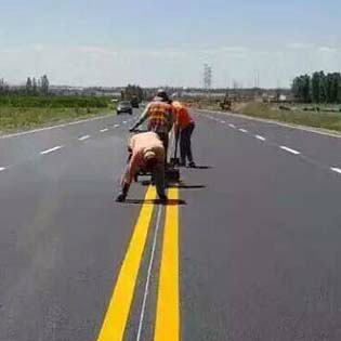 哈爾濱廠區(qū)道路劃線、學(xué)校停車場劃線施工
