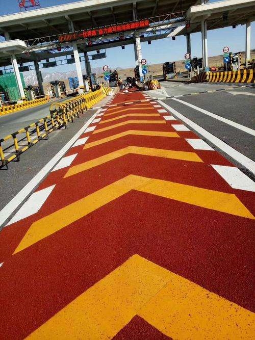 高速收費站減速標(biāo)識施工 防滑骨料